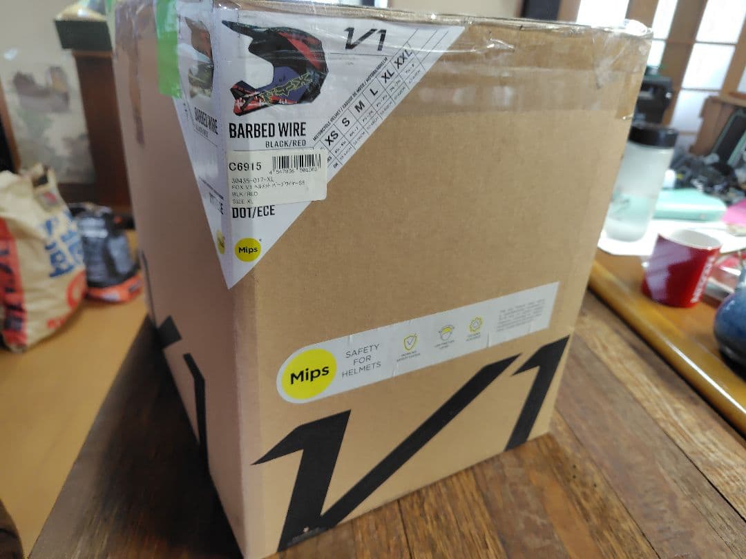 （XL61〜62cm）FOX V1 ヘルメット　バーブドワイヤー 傷あり