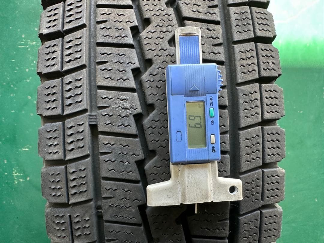 ダンロップWINTER MAXX195/80R15 SV01 4本セット