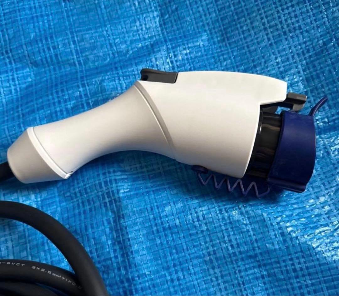 【新品】未使用 最新型番 リーフ 充電ケーブル　 6WX0A