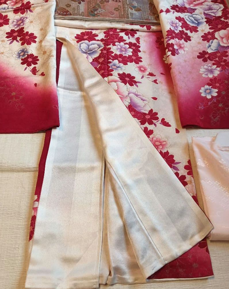 振袖フルセット　未着用　現代柄　深い赤　花づくし　極美品　丈165 裄67