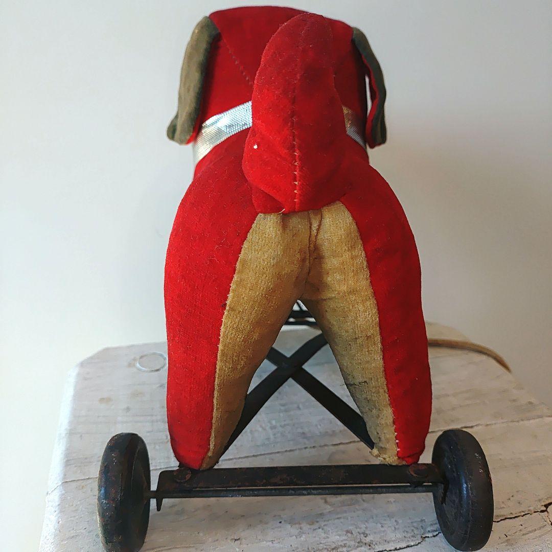 アンティーク人形　赤い犬の引きぐるま玩具