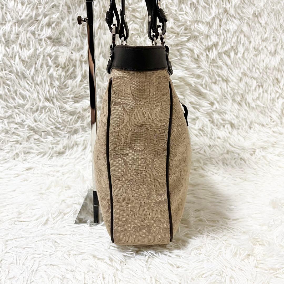 ✨美品✨サルヴァトーレフェラガモ トートバッグ レザー ガンチーニ シルバー金具