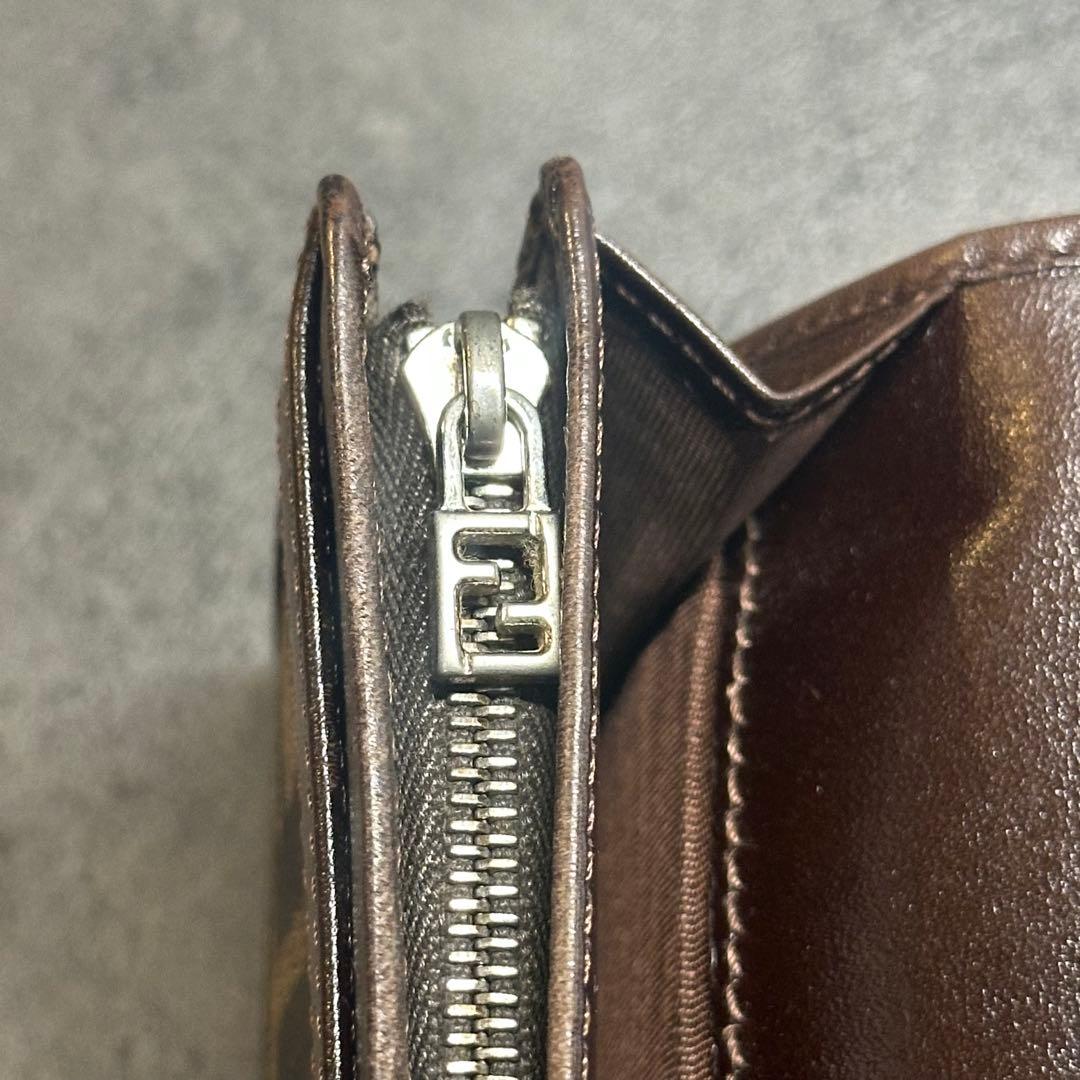 FENDI ズッカ　二つ折り財布　 コンパクトウォレット　コーナージップ