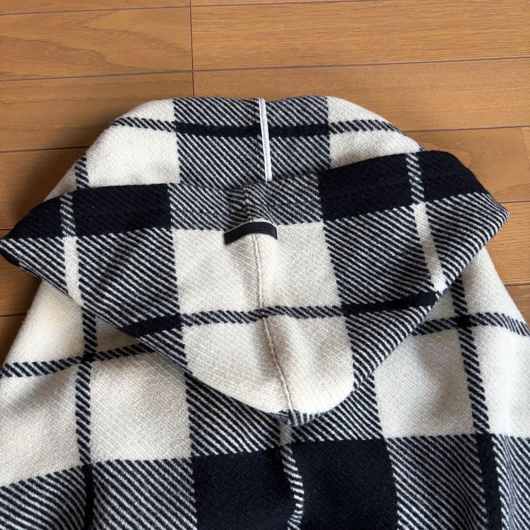 BURBERRY BLUE LABEL フード付き ポンチョ ストール ロゴ刺繍