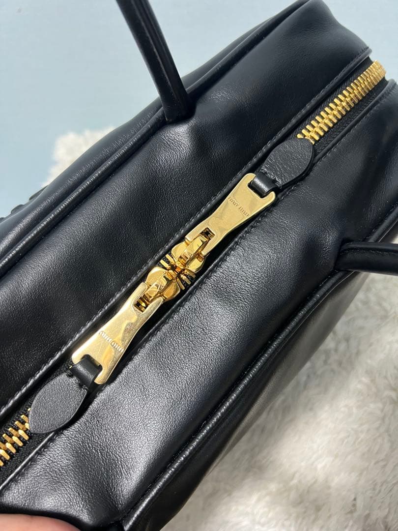 miumiu レザーボーバッグ ラージ