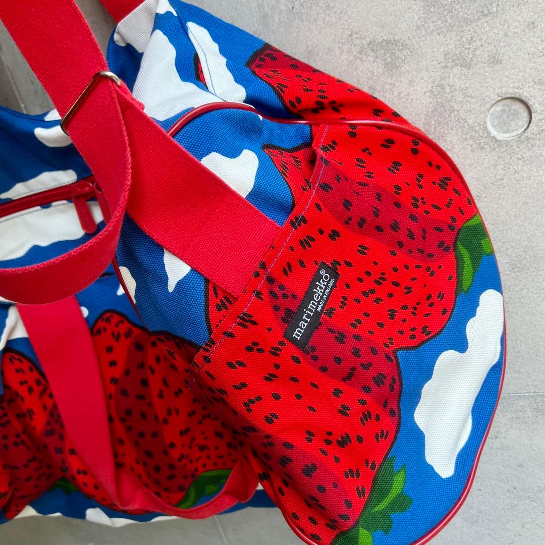 まろん。　レア　マリメッコ　マンシッカ　いちごマウンテン　ボストンバッグ