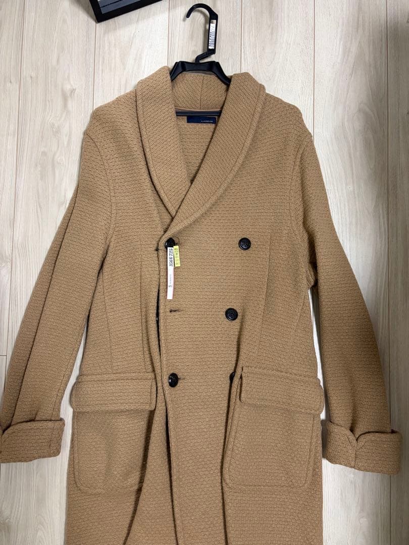 ベージュ ダブルブレスト チェスターコート