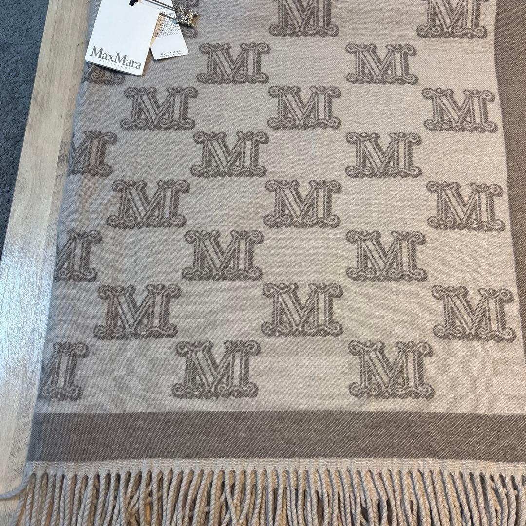 大*生様 Max Mara ベージュ Mロゴ ケープストール フリンジ付き
