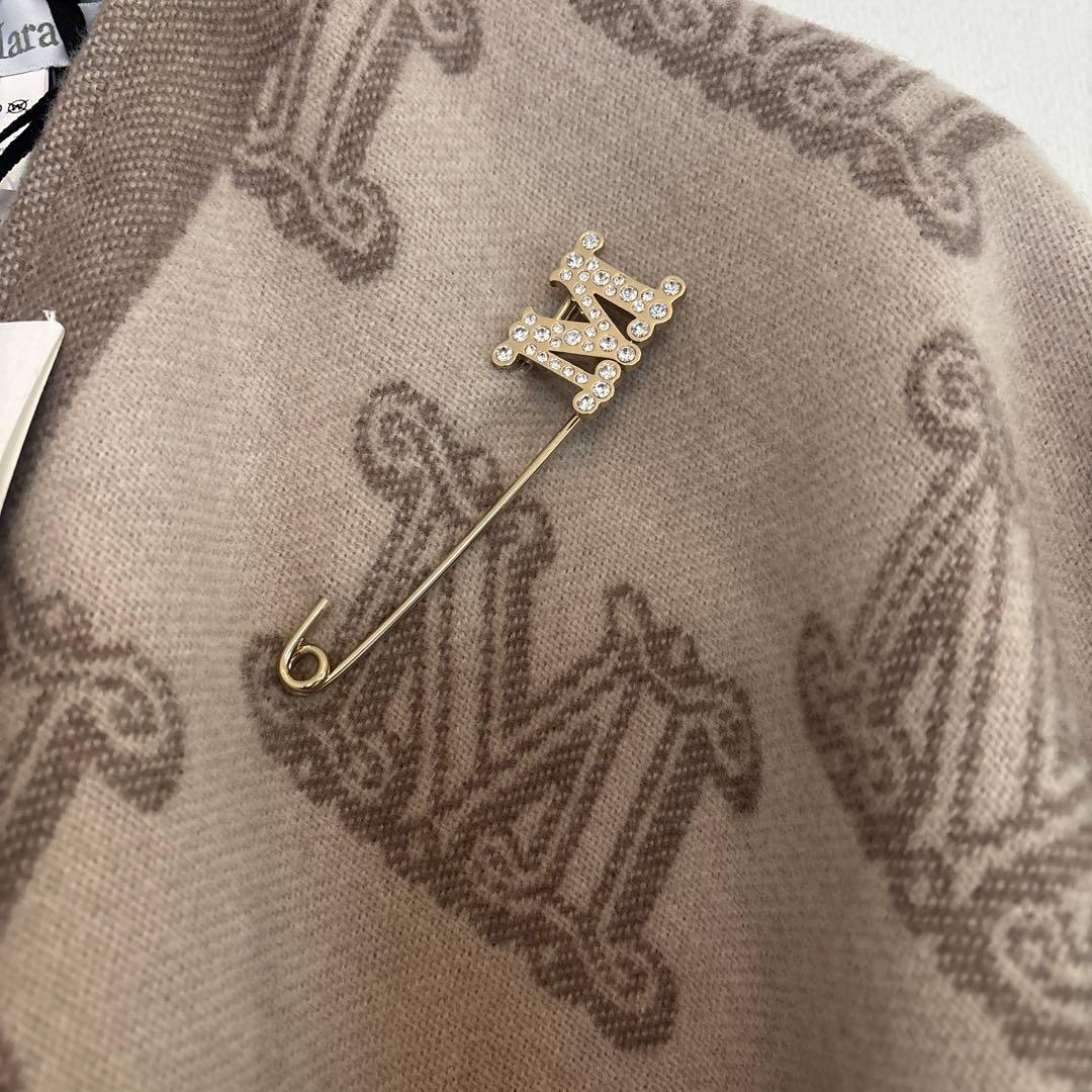 大*生様 Max Mara ベージュ Mロゴ ケープストール フリンジ付き