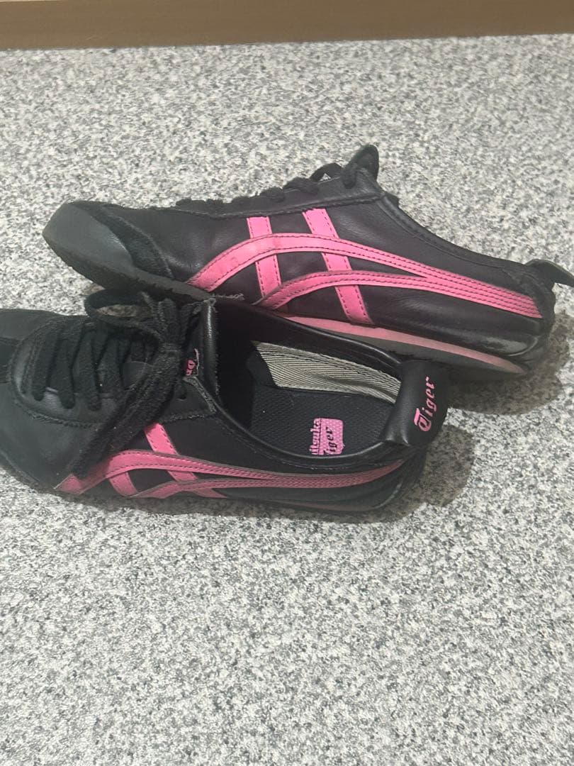 の*ん様 Onitsuka Tiger オニツカタイガー 黒×ピンク