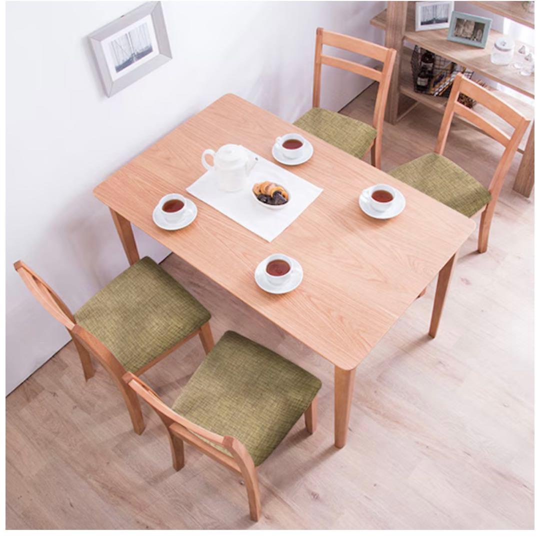 木製ダイニングテーブル