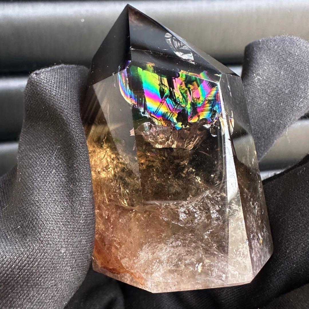 【金運· 魔除】ファントム☆レインボー☆煙水晶スモーキークォーツ六角柱A1532