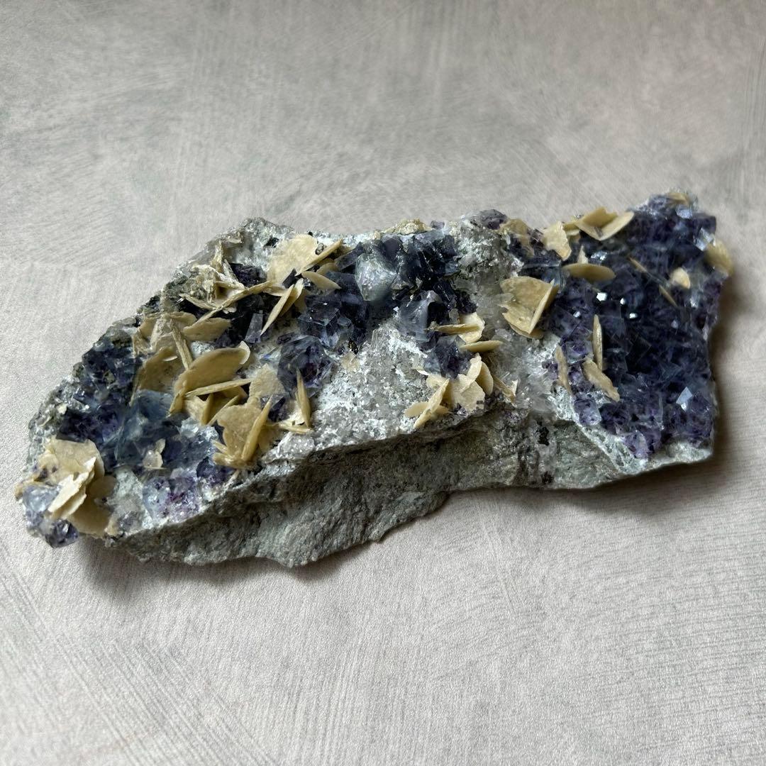 内モンゴル産　フローライト　水晶　菱鉄鉱（シデライト）　共生　原石