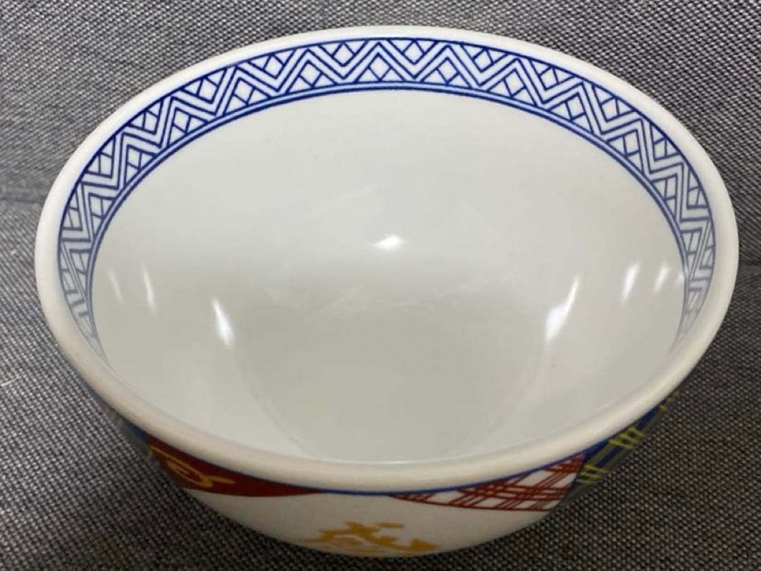 人気の吉野家感謝どんぶり、金茶碗、金湯呑み、レンゲ、箸 吉野家ビッグＢＯＸ入り