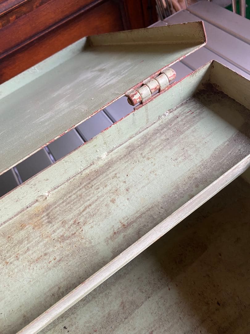 鉄製　ツールボックス　工具箱　メタルボックス　缶　ブリキ　アンティーク　レトロ