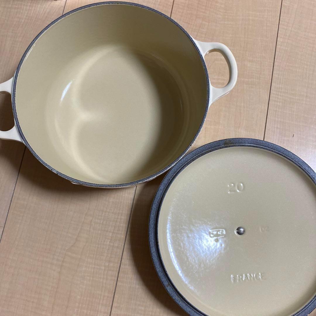 ル・クルーゼ　ココットロンド　20cm デューンアーモンド