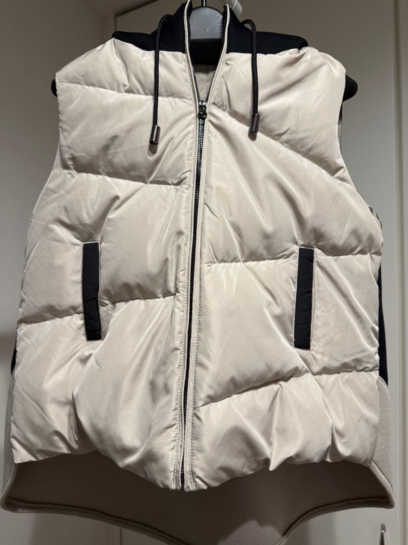 ユコユコ マストバイ バイカラーダウンベスト