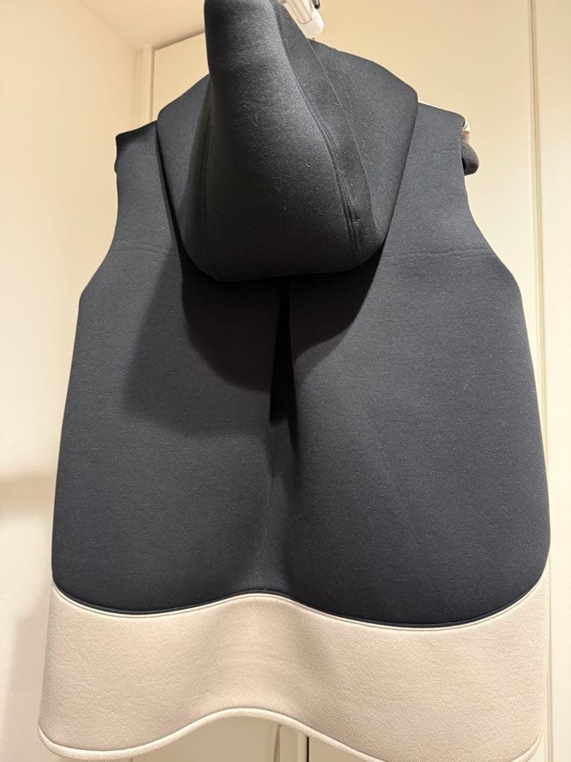 ユコユコ マストバイ バイカラーダウンベスト