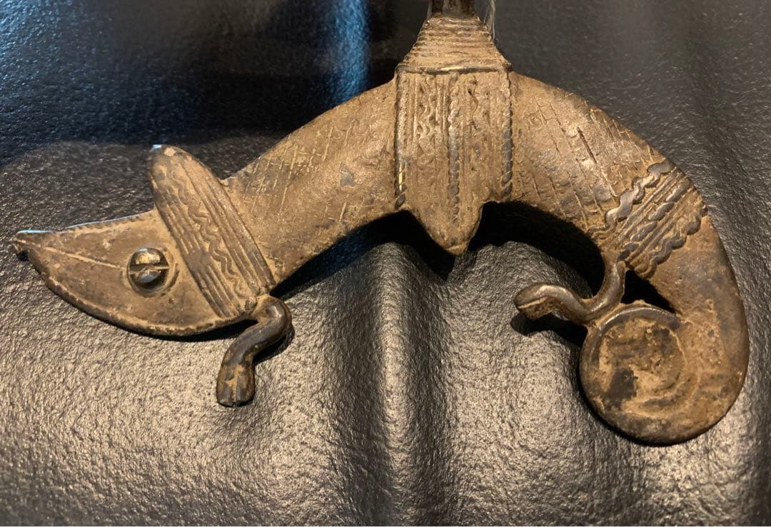 ロビ族　カメレオン