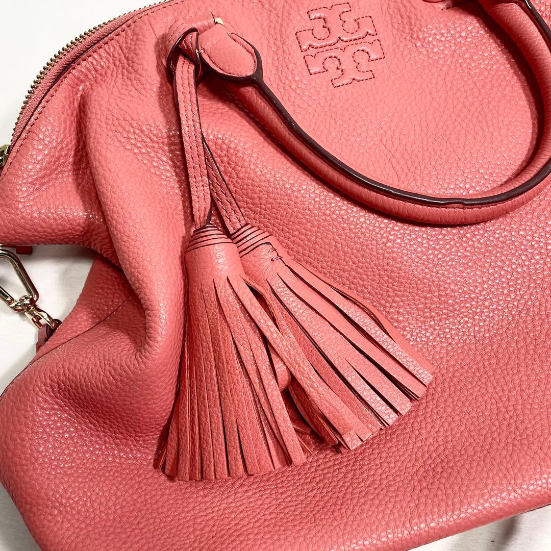 トリーバーチ トートバッグ 2way タッセル エンボス ロゴ レザー 大容量