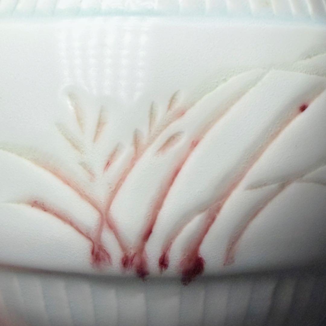 藤井朱明　自作　白磁彫花瓶　共箱　鉄釉草文様　雰囲気◎　インテリア　オブジェ