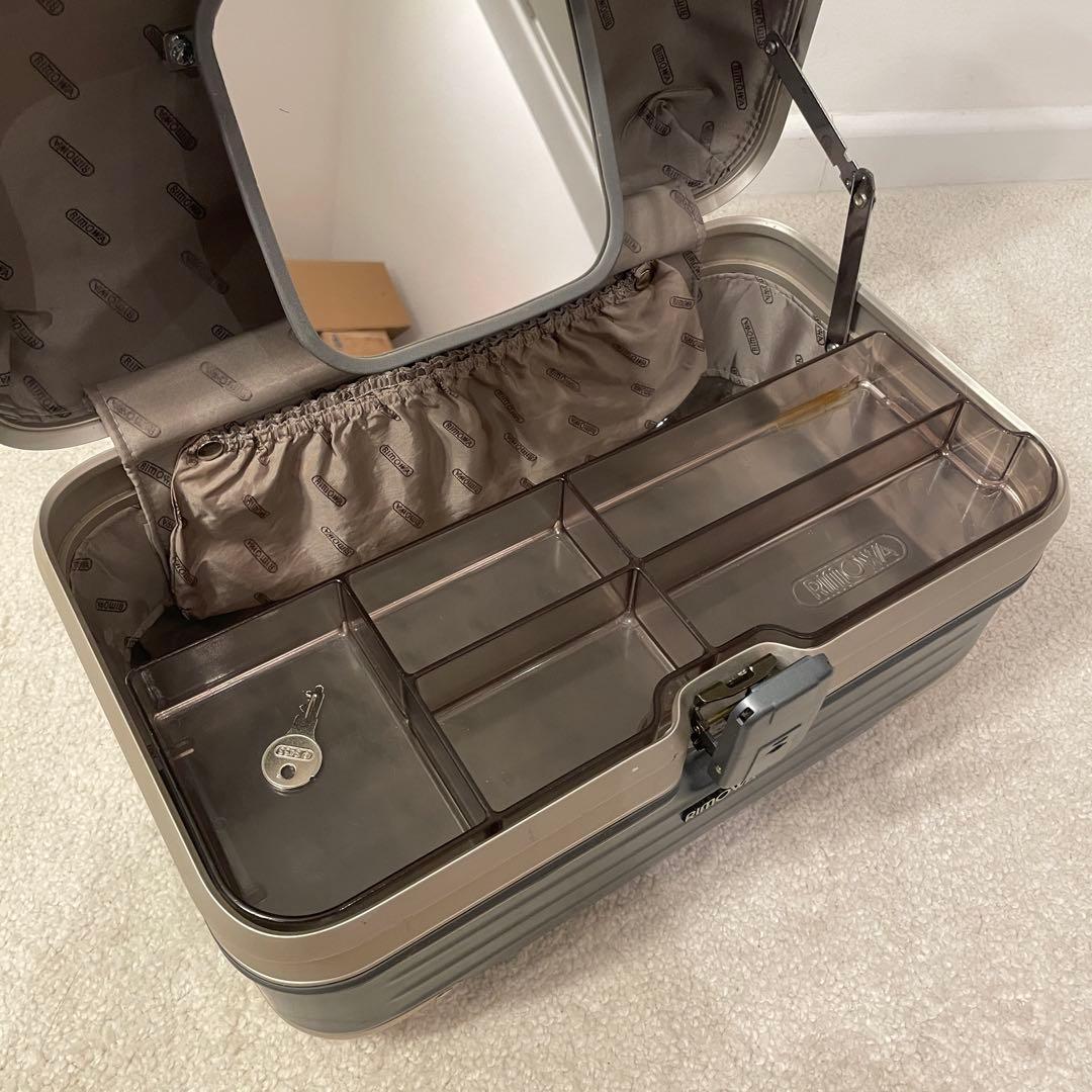 【美品】RIMOWA Limbo ビューティーケース 18L マットグレー 鍵付