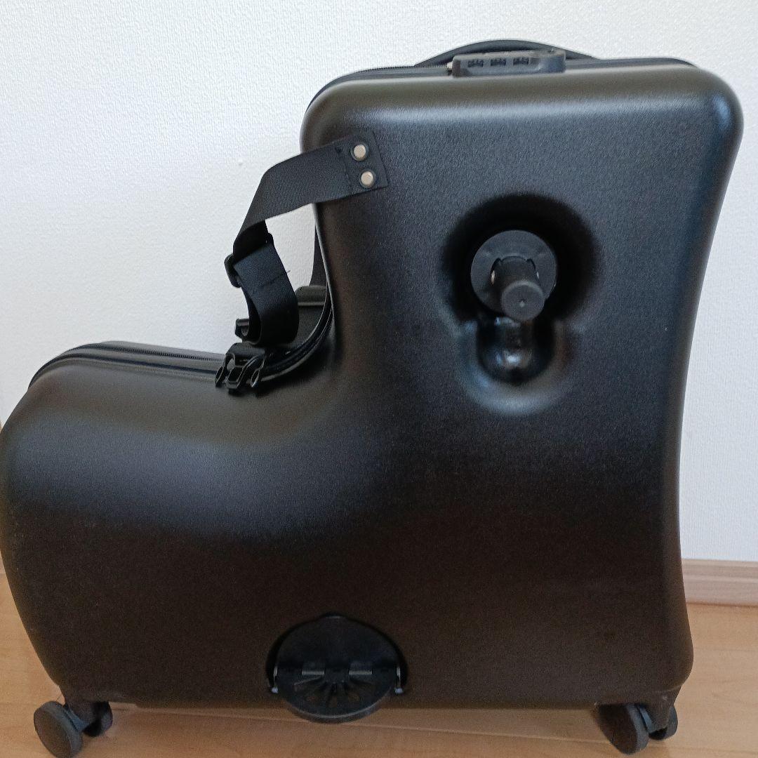 子供が乗れるキャリーケース黒 キッズトラベル　キャリーケースM