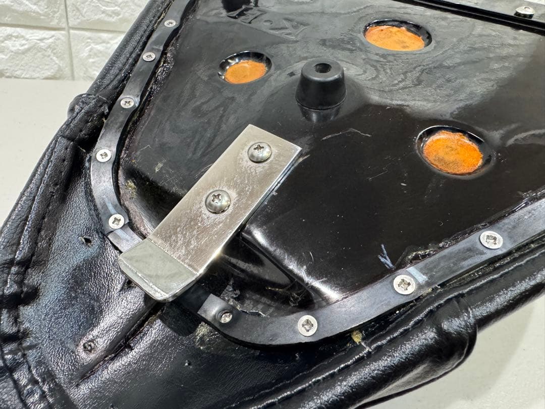 ソフテイル　K&H　タックロール　シート　FLST