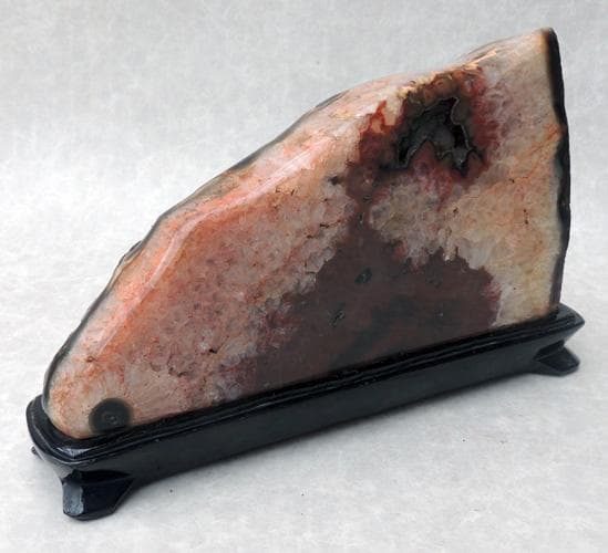 ▼　瑪瑙原石　▼台つき　重さ4.9kg　 めのう　メノウ　鑑賞石　鉱物　宝石