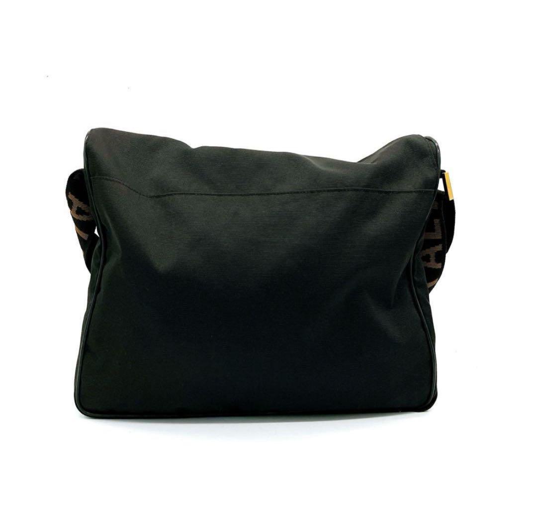 美品【FENDI】メッセンジャーバッグ　ブラック　ポーチ付き　週末値下げ