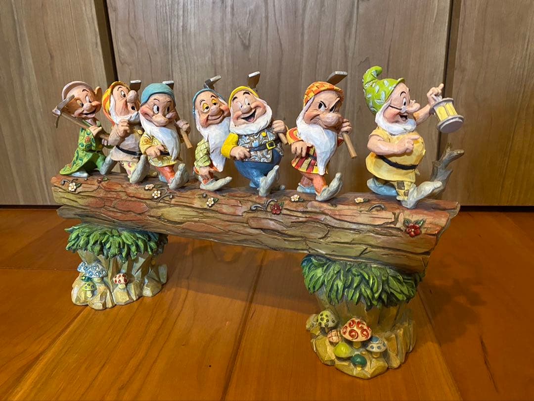 7人の小人 白雪姫　ディズニー　フィギュアdisney
