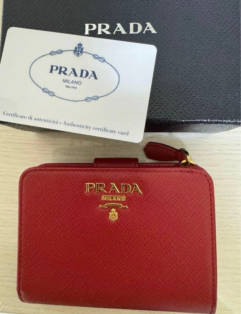 PRADA 二つ折り 財布