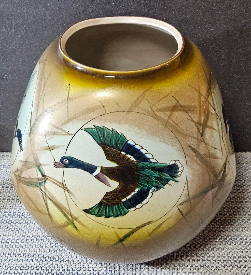 日展作家　九谷焼　吉田勝山 作　金彩色絵 面取り　鴨の図　花瓶　花入れ　共箱