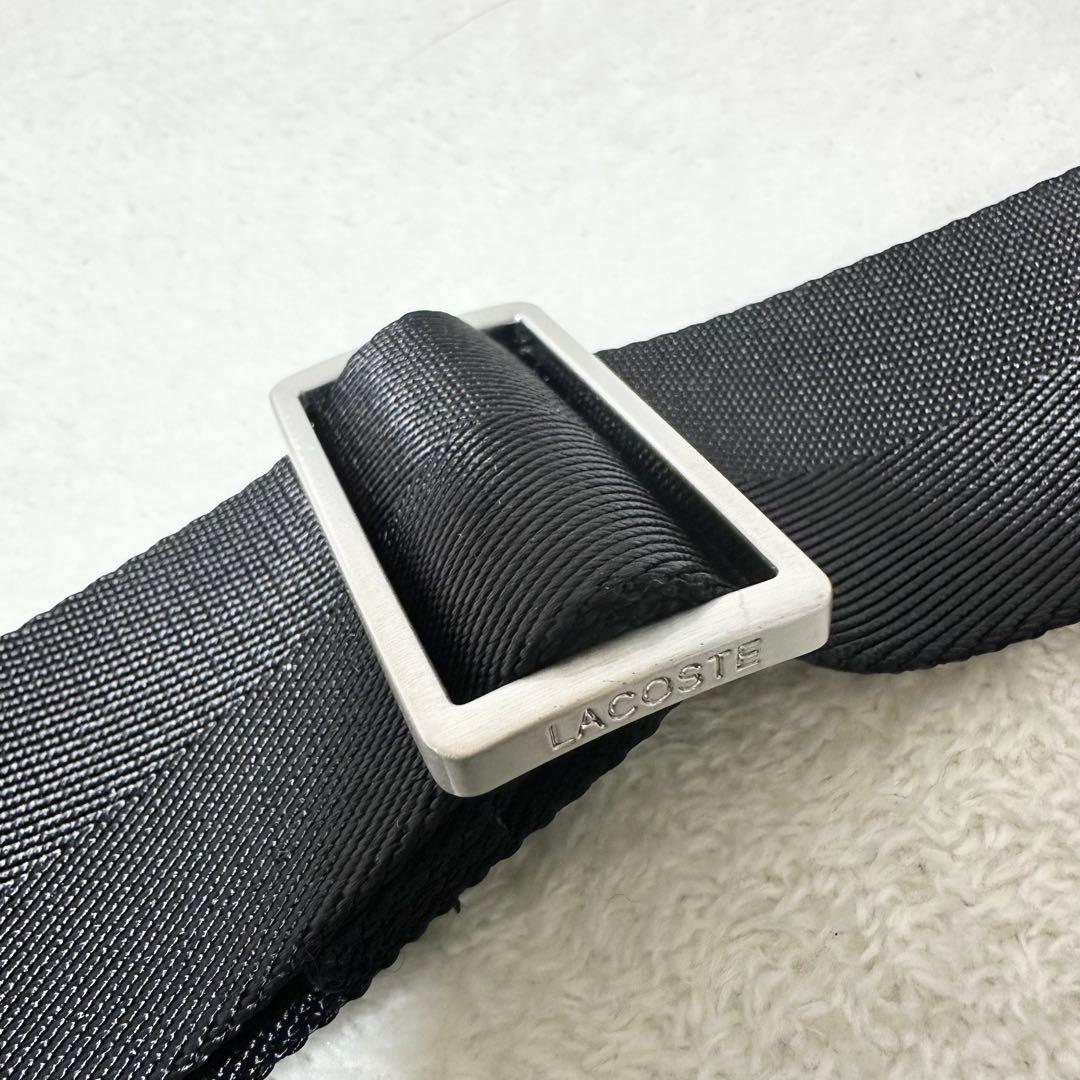 LACOSTE ザブレンド モノグラムフラップメッセンジャーバッグ 幾何学模様