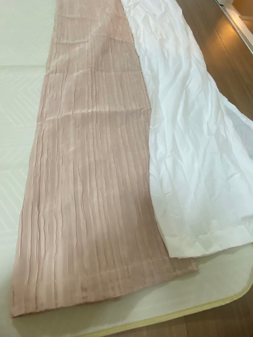 ロータスピンクの遮光カーテン＋霜（しも）ホワイトのレースカーテンセット，4枚