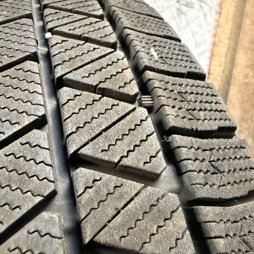 ブリヂストン VRX3 スタッドレスタイヤ 225/45R18