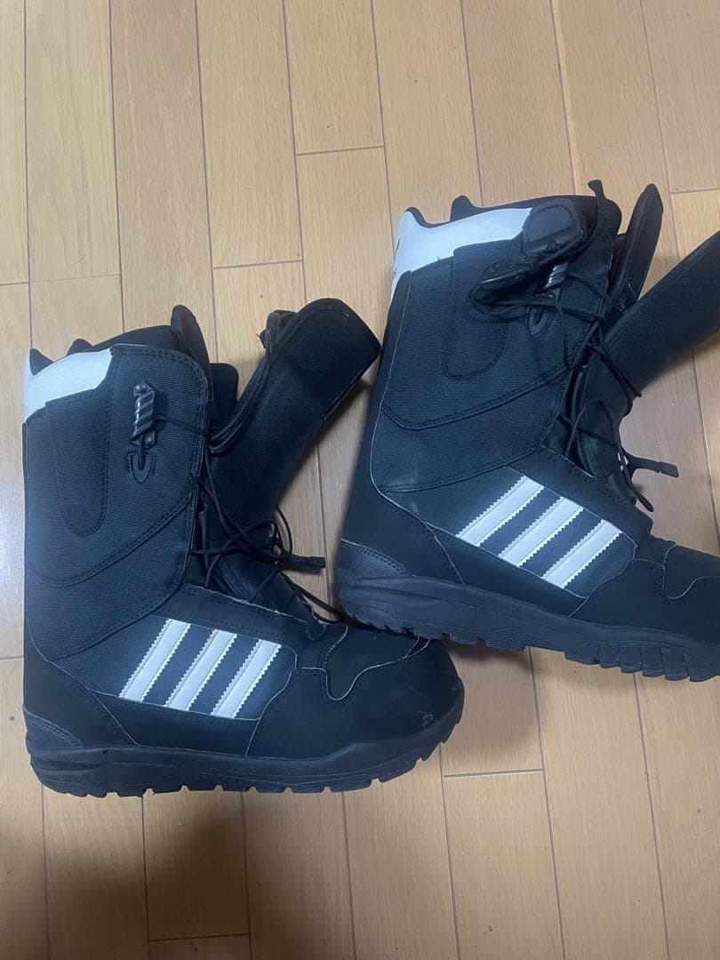 adidas スノーボードブーツ 黒/白