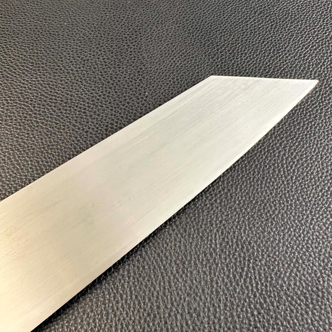 11223切付牛刀8寸ヘアライン仕上げ刃は究極の切れ味両刃包丁黒檀黒水牛角八角柄