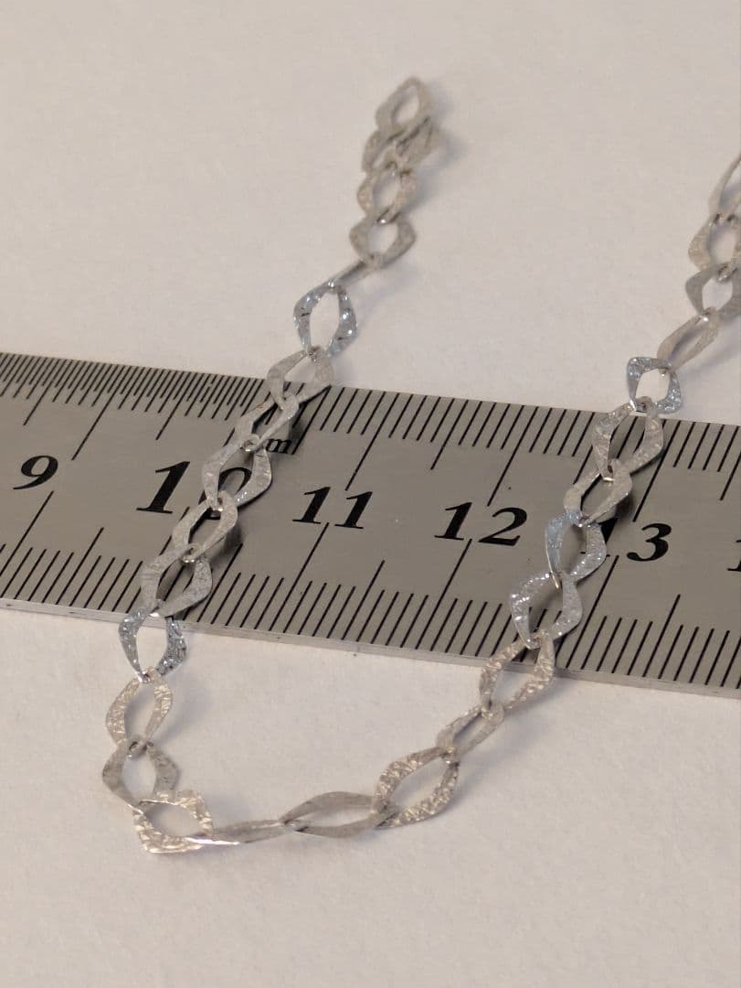 K18ホワイトゴールドリーフデザインブレスレット　フリーアジャスター