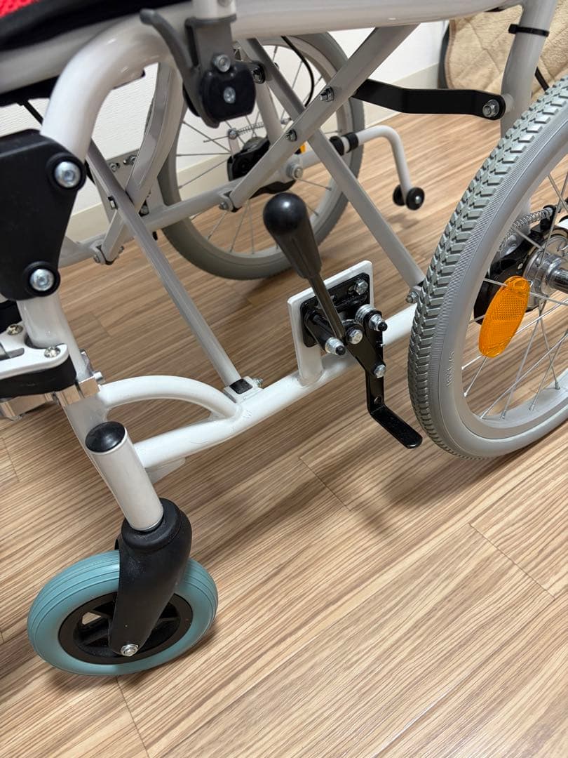 ※説明不足を追記、修正しました。ケアテックジャパン車椅子 赤　介助式