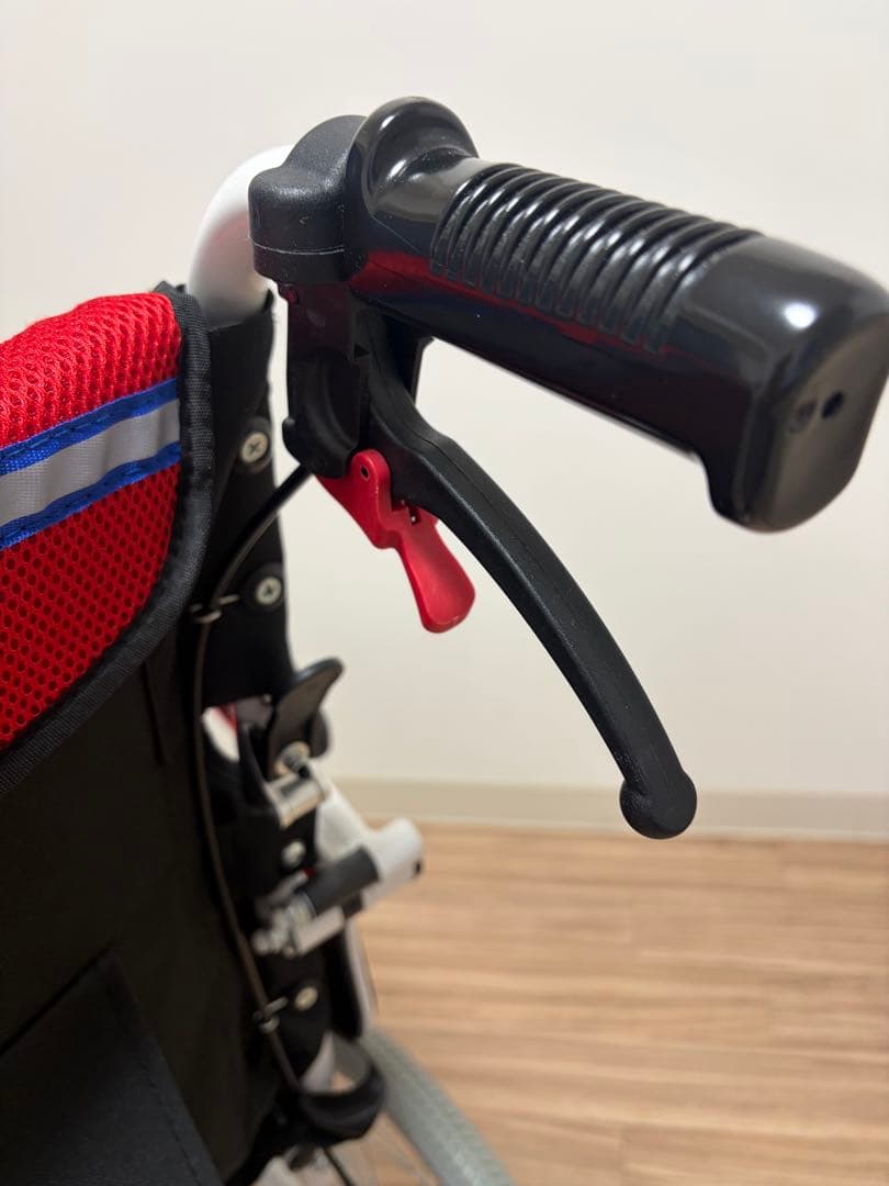 ※説明不足を追記、修正しました。ケアテックジャパン車椅子 赤　介助式