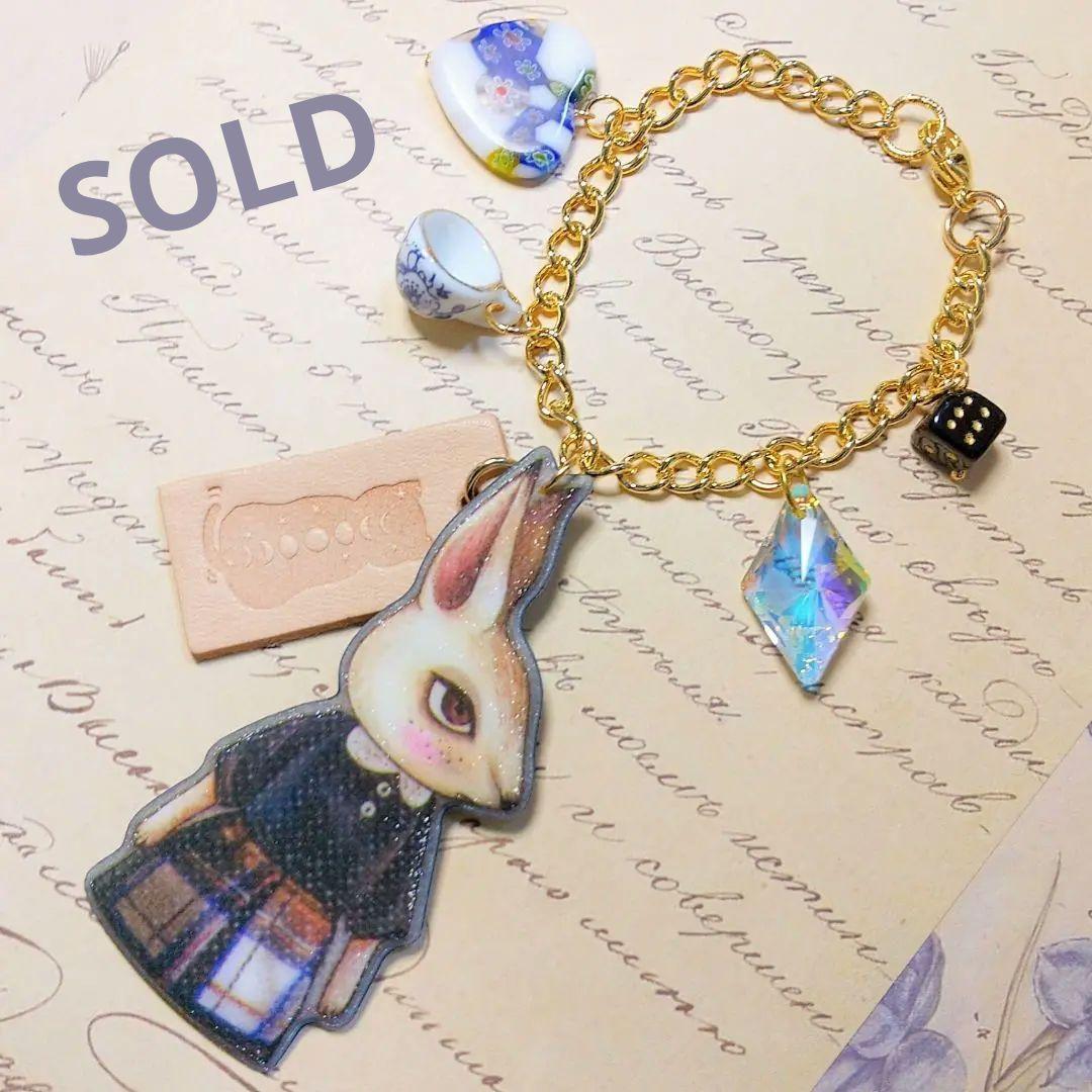 SOLD◆ハンドメイド バッグチャーム うさぎ ガラス 革タグ ビーズ