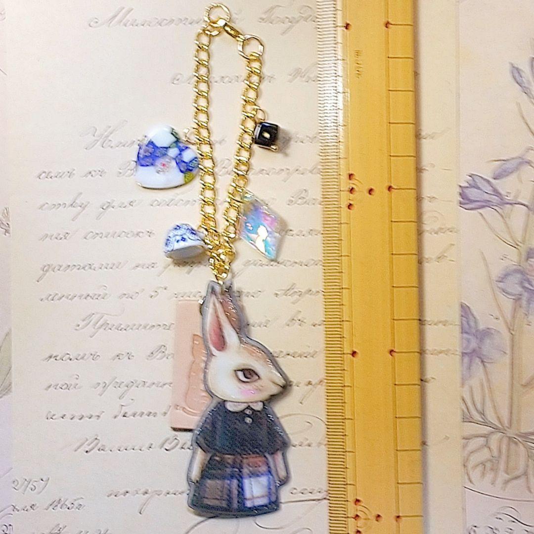 SOLD◆ハンドメイド バッグチャーム うさぎ ガラス 革タグ ビーズ