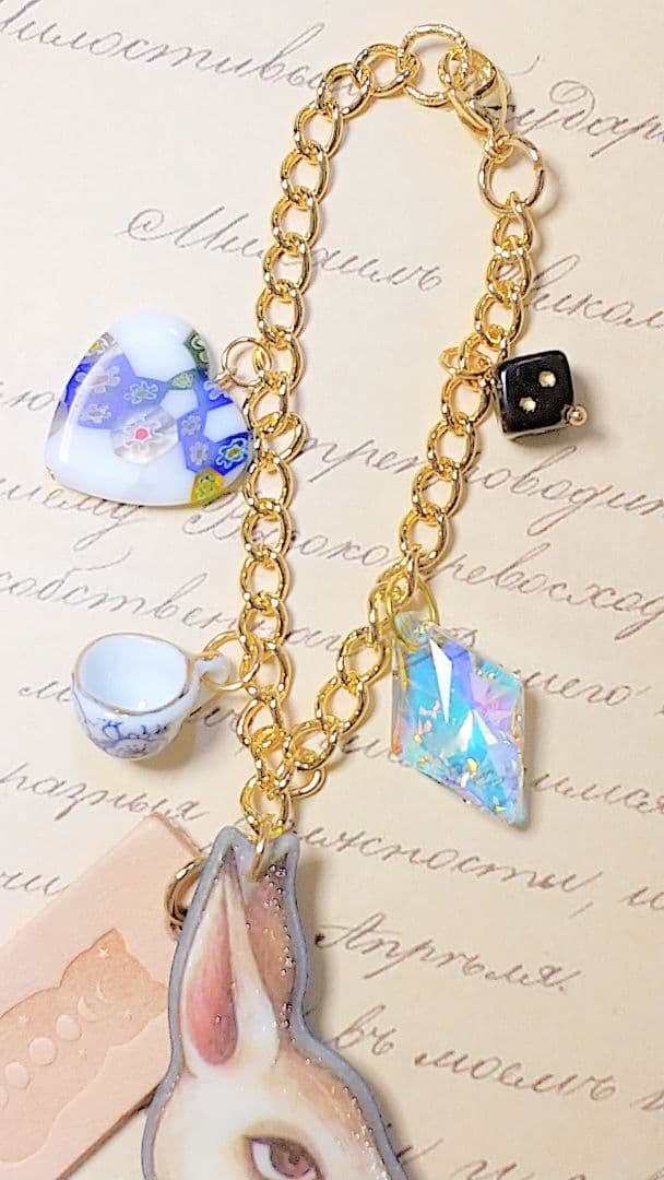 SOLD◆ハンドメイド バッグチャーム うさぎ ガラス 革タグ ビーズ