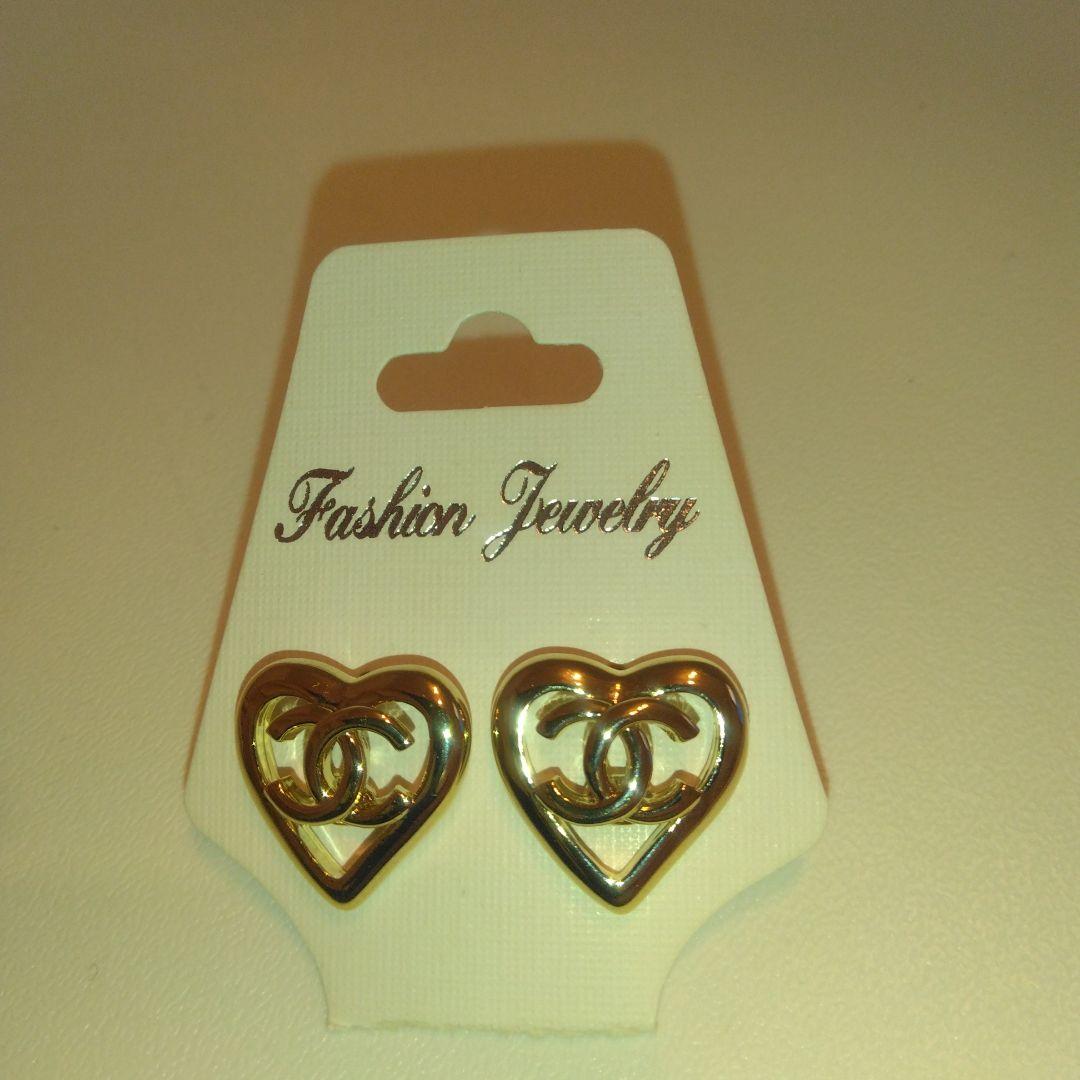 【極美品】CHANEL シャネル / ハート CC ロゴ ピアス　ココマーク