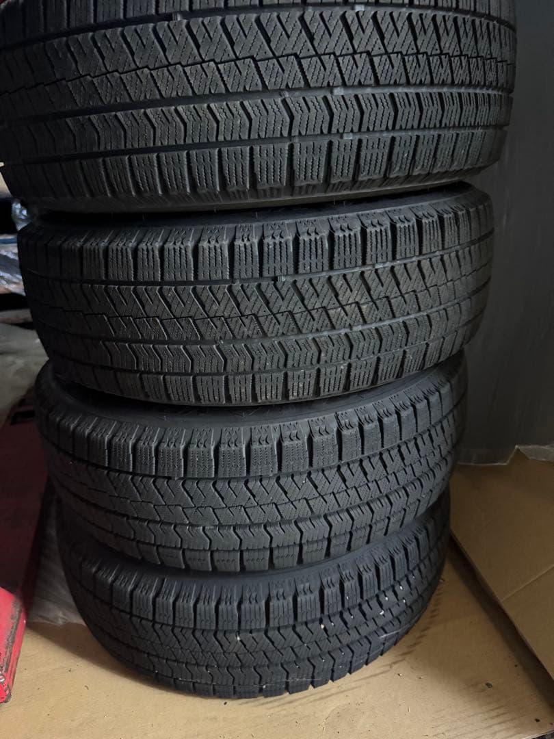 値下げ！3ヶ月のみ使用　BSブリザックVRX2 &ホイル、チェーン付き