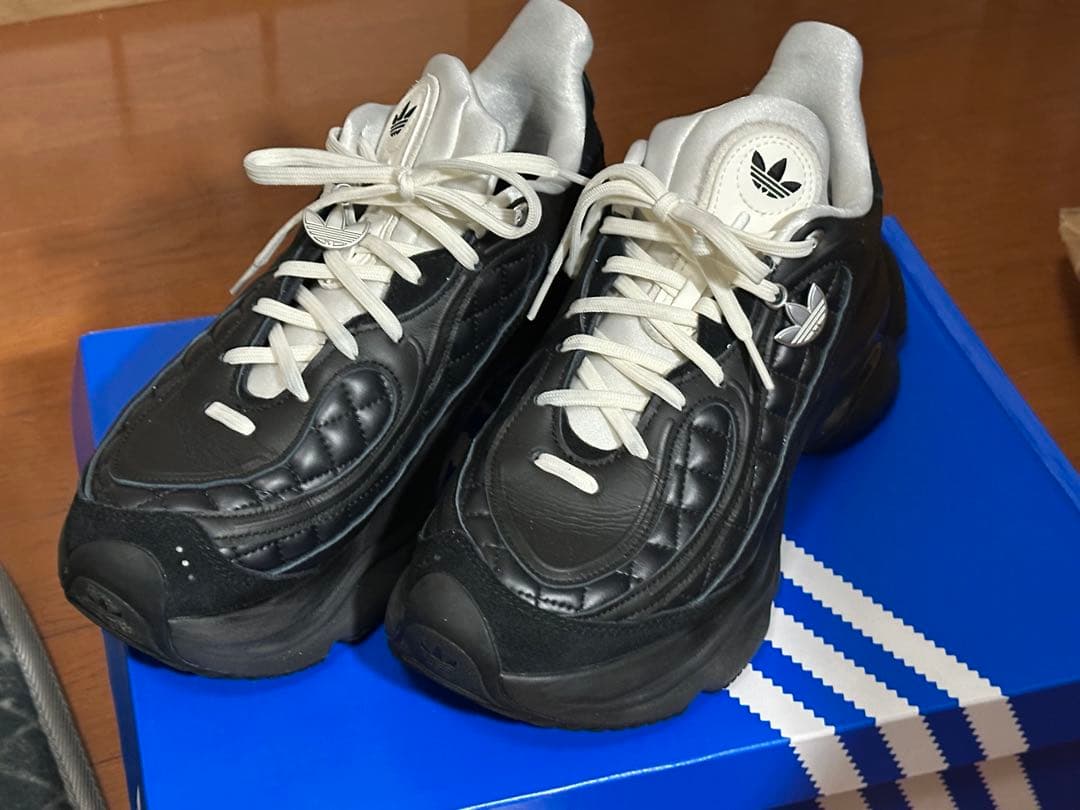 adidas オズヴィーナス / OZVENUZ W