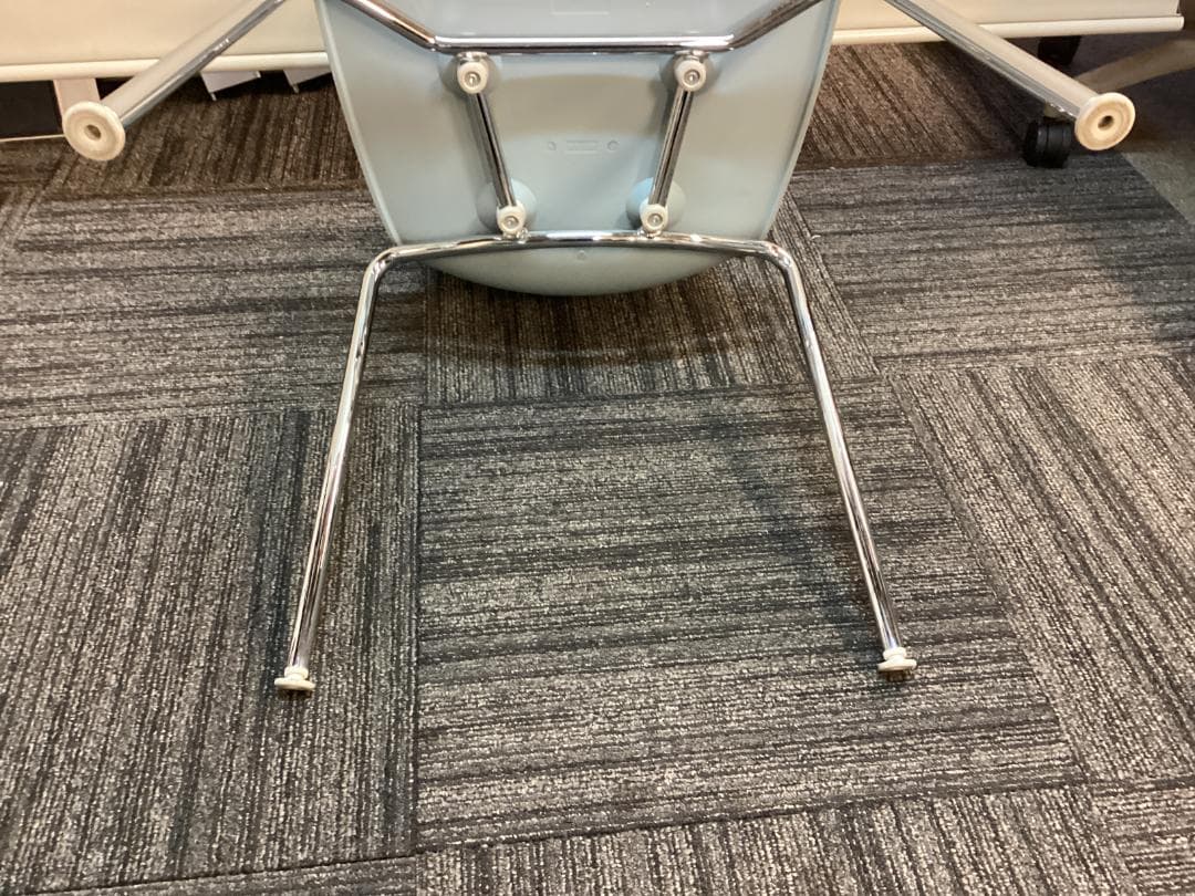 ２脚セット　ヴィトラ　ハルチューブ　アイスグレー　スタッキング　ミーティング B