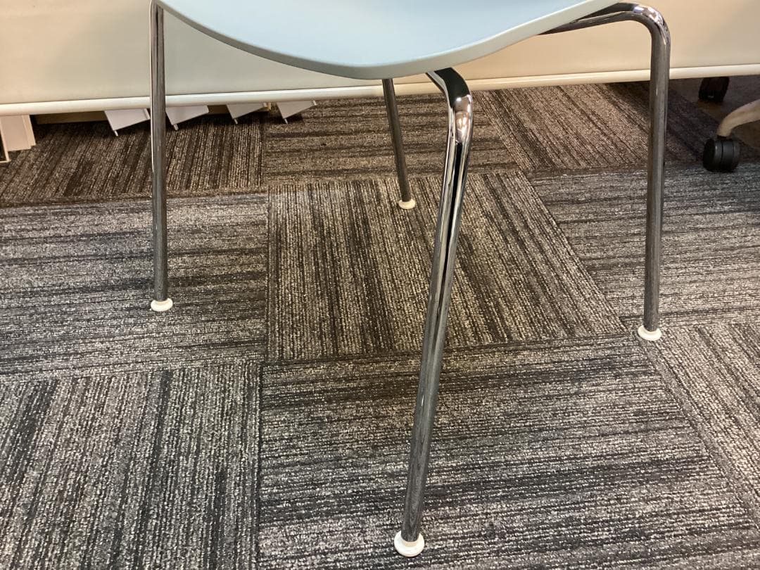 ２脚セット　ヴィトラ　ハルチューブ　アイスグレー　スタッキング　ミーティング B