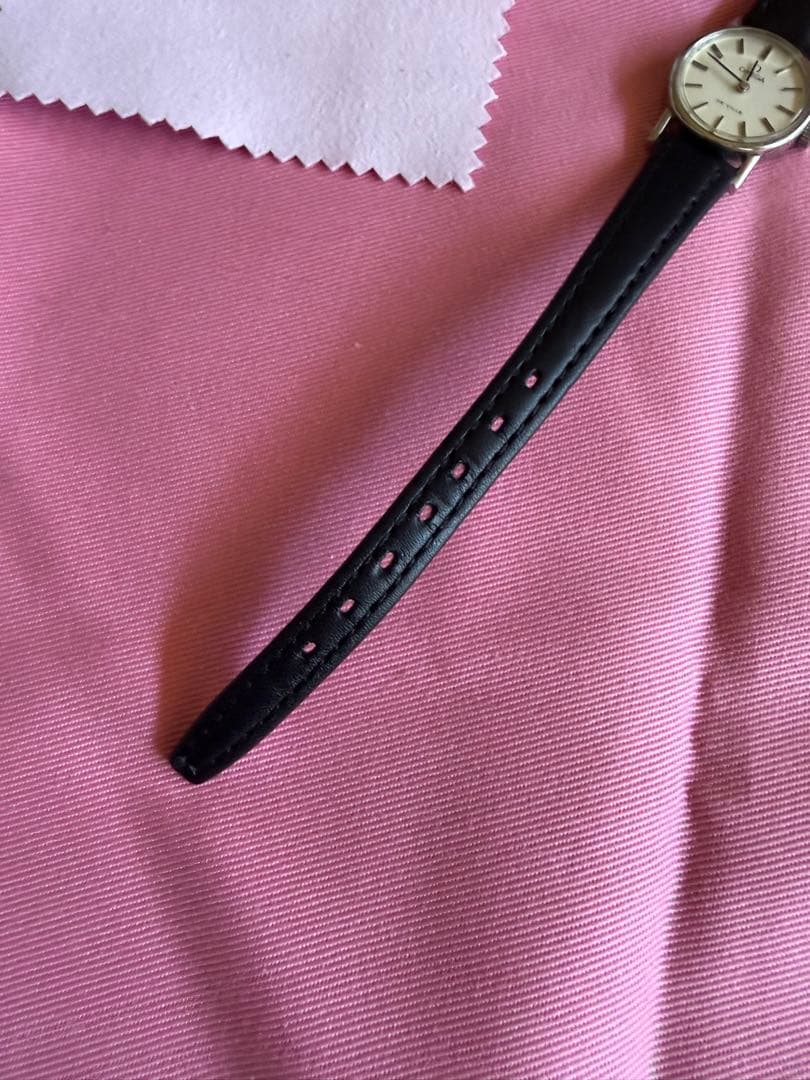 オメガ　手巻き時計　シルバー　ブラック　クロスとポーチ付き